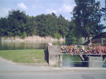 un plan d'eau avec une �cluse